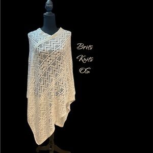 Brits Knits White Poncho